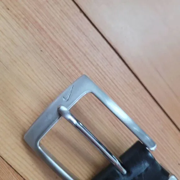 Nike black pebbled leather belt silver buckle preppy everyday neutral - Picture 5 of 10